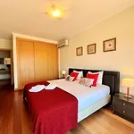 Apartment Modern 2 With Pool By Homing